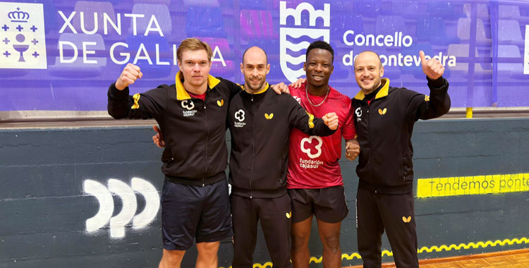 Los jugadores del Priego Fundación Kutxabank celebrando su victoria en Pontevedra