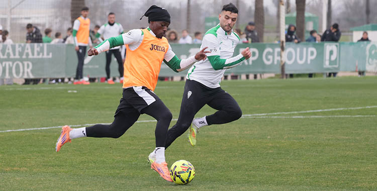 Álex Martín encimando esta mañana a Adilson.