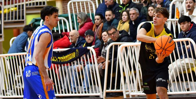 Alejandro Arcones en un partido del Peñarroya.