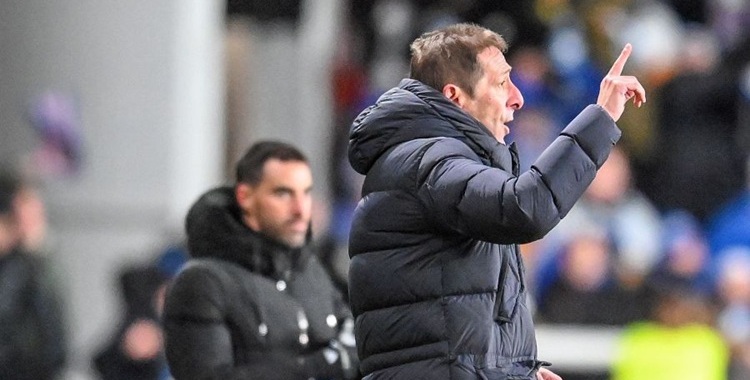 Luis Miguel Ramis dirigiendo al Burgos en el anterior partido contra el Zaragoza. Foto: LaLiga