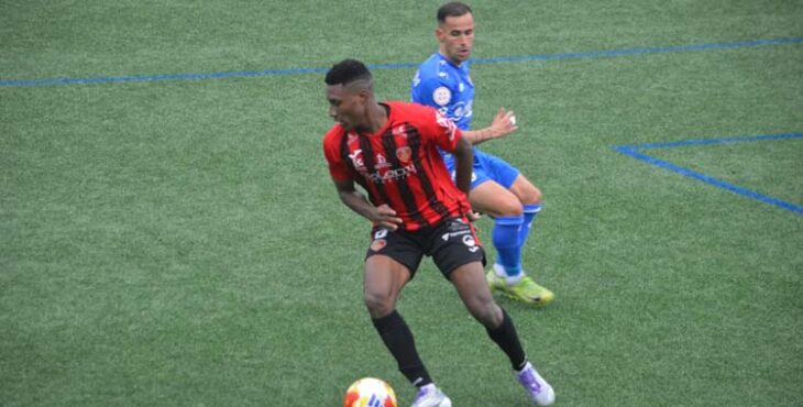 Carlos Ramírez en un partido del Salerm en Puente Genil.