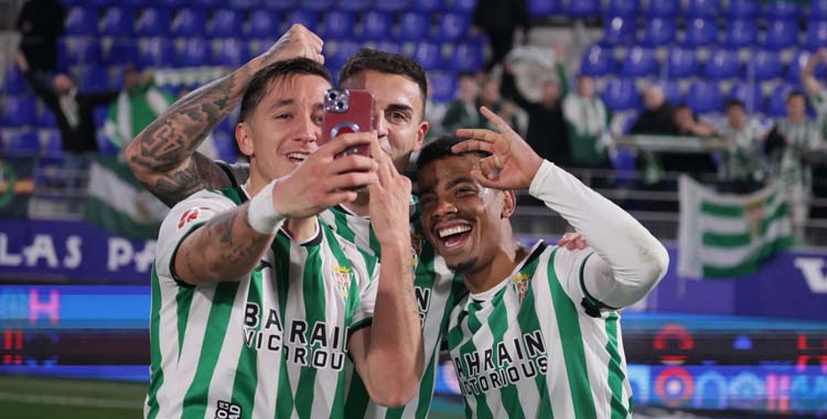 Carracedo, Isaac y Dalisson festejan en Huesca.