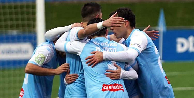 Celebración celeste en el triunfo ante el Atlético Central.