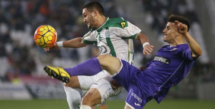 Florin pugna por el balón en el último Córdoba-Leganés.