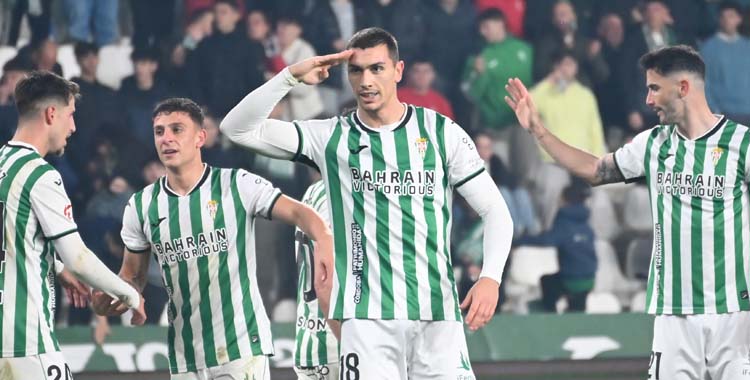 Adrián Fuentes celebra su gol ante el Burgos.