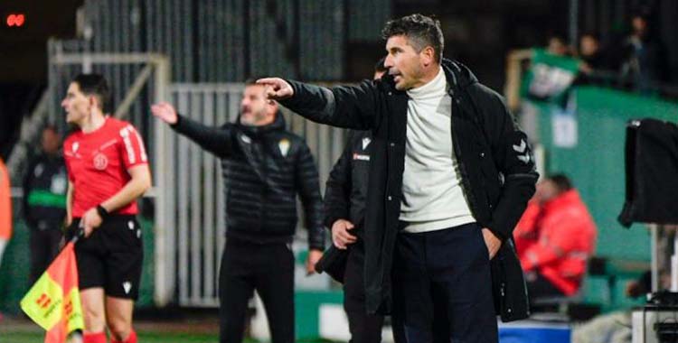 Funes y Ania en la banda de El Arcángel.