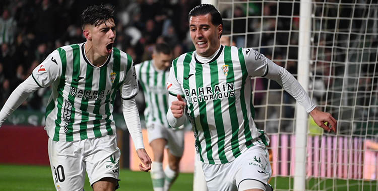 Sergi Guardiola y Dani Requena, los goleadores, celebrando el segundo tanto del murciano.