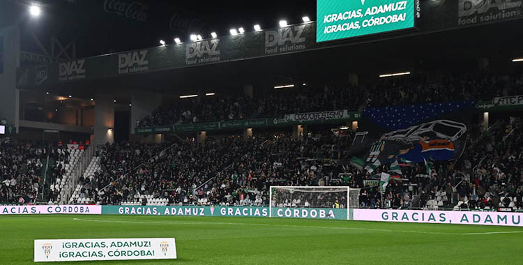 El tifo de las Brigadas Blanquiverdes en homenaje a las víctimas de Adamuz
