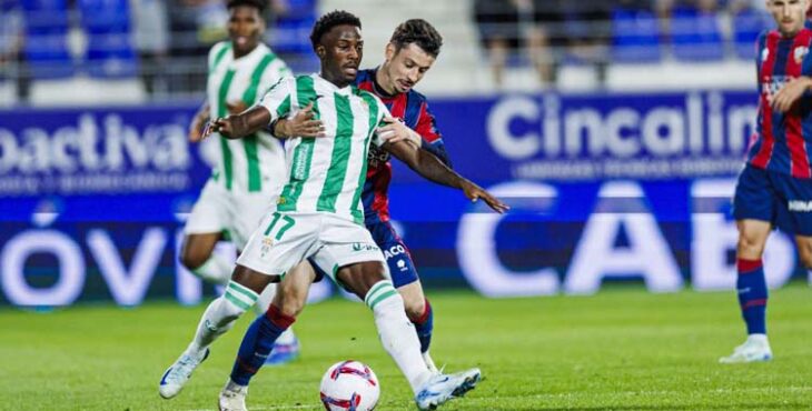 Adilson en la última visita del Córdoba al Huesca.