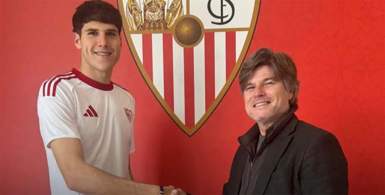 José Pedraza tras fichar por el Sevilla Atlético.