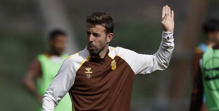 Luis García en un entrenamiento del cuadro insular.