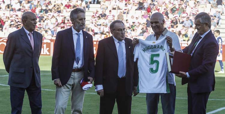 Homenaje a Mingorance en un Granada-Córdoba.