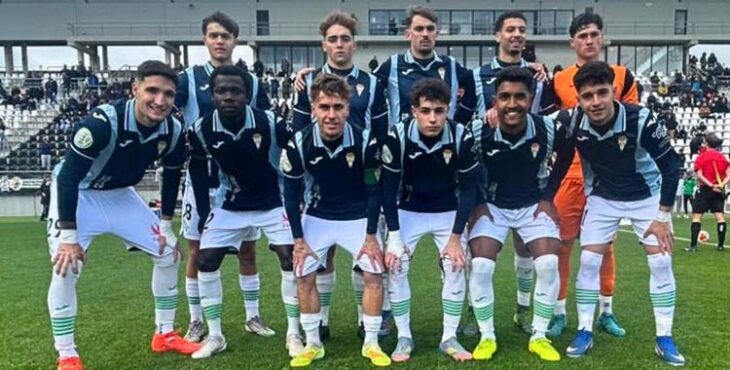 Formación inicial del Córdoba B ante el Linense.