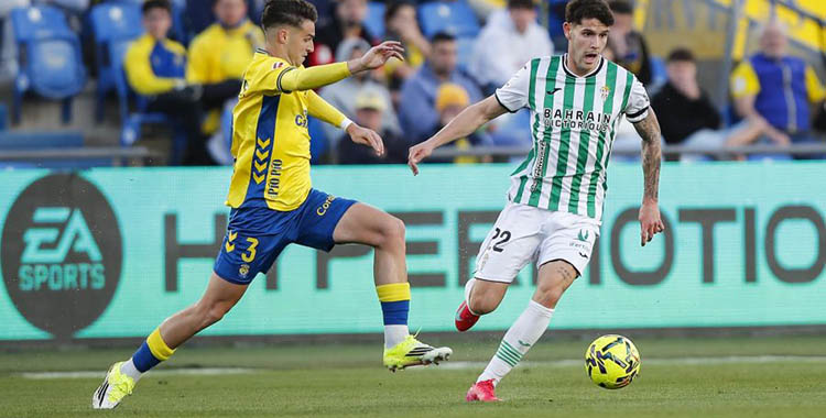 El jugador coruñés disputo los 90 minutos del duelo ante los canarios.