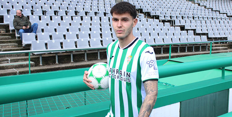 Trilli saliendo a El Arcángel en su presentación.