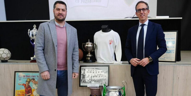 El presidente del CD Pozoblanco, Sergio Galán, junto al alcalde de la localidad pozoalbense, Santiago Cabello. Foto: CD Pozoblanco