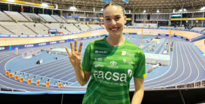 Cerca del podio. Carmen Avilés posa tras su final en Valencia