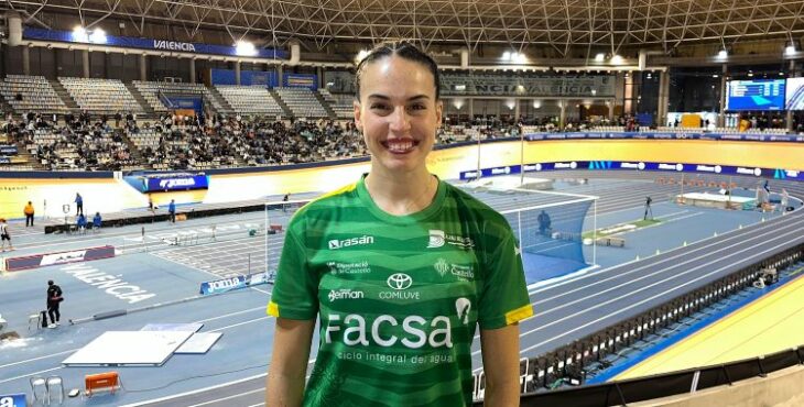 Carmen Avilés posa feliz tras cumplir su primer objetivo en Valencia
