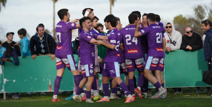 Los jugadores del Ciudad de Lucena celebrando uno de los goles ante el Córdoba B. Foto: Antonio Dávila / Ciudad de Lucena