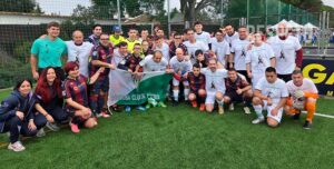 El Córdoba y el Levante posando juntos tras su partido
