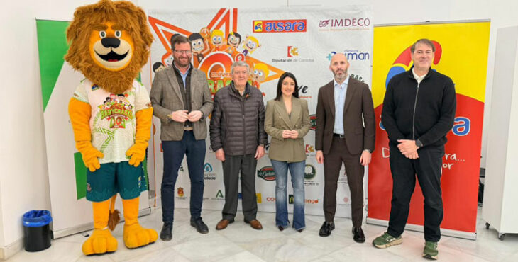 Autoridades y organizadores del Torneo BabyCracks en la puesta de largo junto a Antonio Navarro, presidente del Consejo Rector de Alsara. Foto: Cordobásket