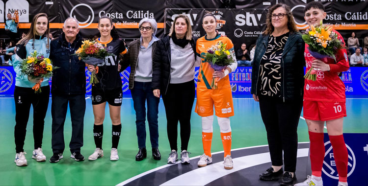 Cristina García en el homenaje de su equipo tras el bronce en el Mundial. Foto: STV Roldán