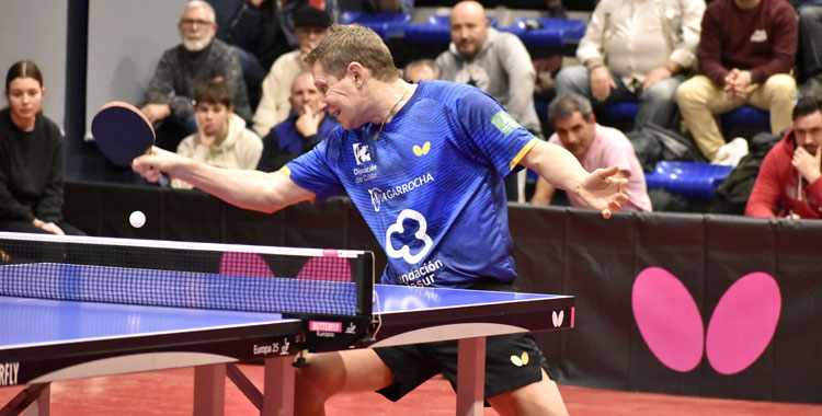 Robert Gardos defendiendo la elástica cajista. Foto: Susana L. Ronchel / Real Club Priego Fundación Kutxabank