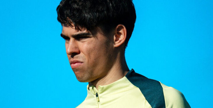 Jan Salas con gesto serio ya de vuelta a Palma. Foto: Real Mallorca