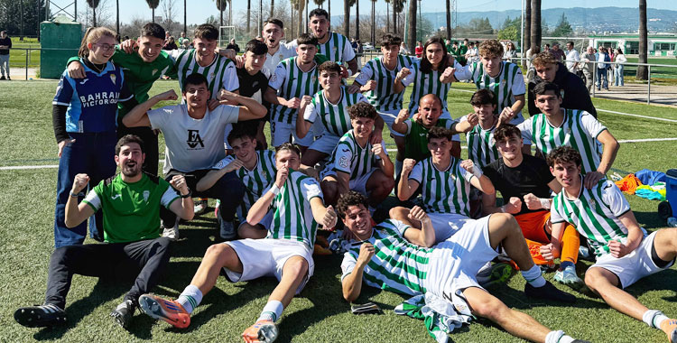 El juvenil A del Córdoba celebrando su triunfo ante el Cádiz. Foto: CCF