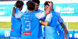 Los jugadores celestes celebrando el gol que les dio la victoria ante el Córdoba B en la ida. Foto: Antonio Dávila / Ciudad de Lucena