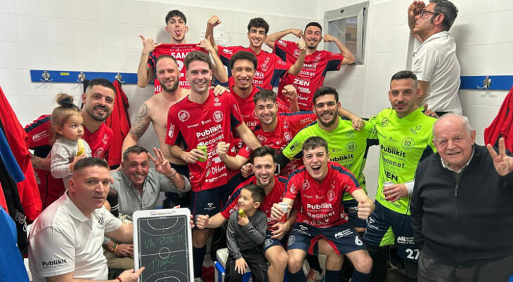 Los jugadores rojillos celebrando su 'manita'. Foto: CD Bujalance FS