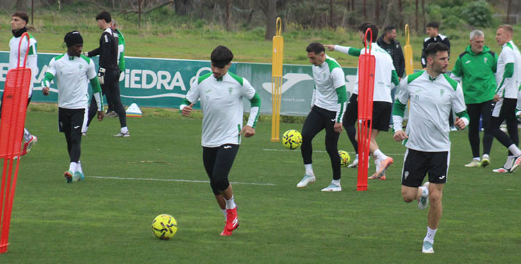 Carlos Albarrán y Kevin Medina, listos como gran parte de sus compañeros para el partido de Ceuta.