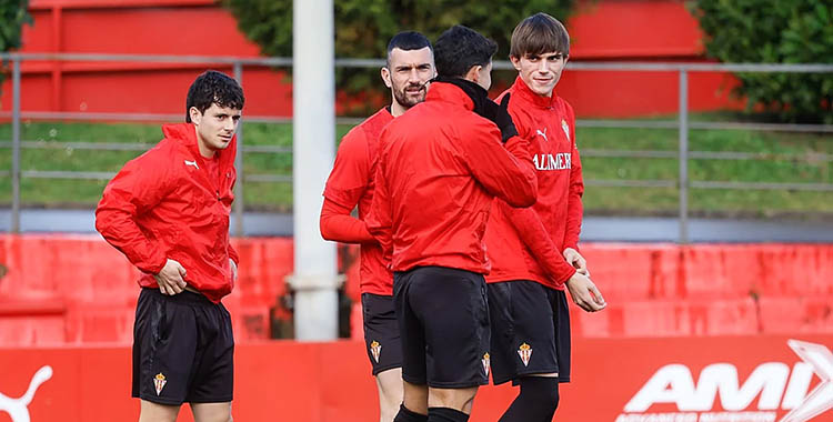 Andrés Cuenca en un entrenamiento con el Sporting.