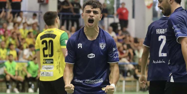 Enzo Báez celebra un gol con el Córdoba Patrimonio.