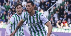 Adrián Fuentes al inicio de la celebración de su gol ante el Leganés.