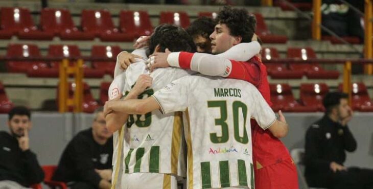 El filial blanquiverde celebra un gol ante el Malacitano.