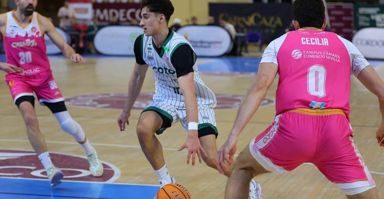 Gonzalo Orozco conduce un ataque en Vista Alegre.