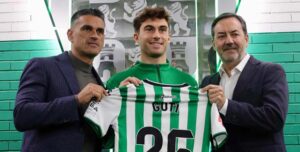 Goti junto a Juanito y Monterrubio en su presentación.