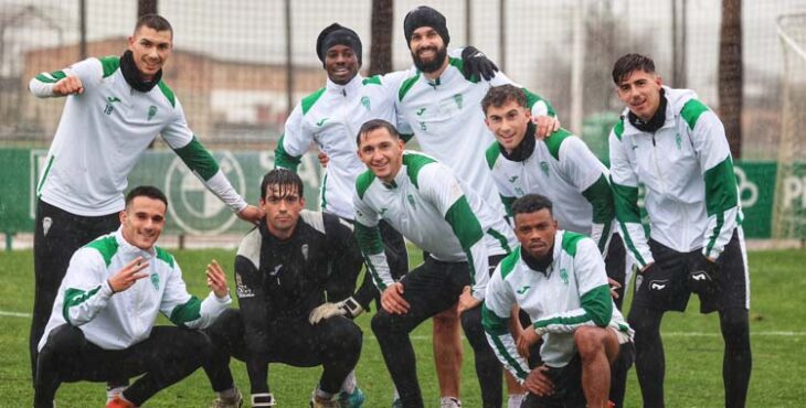 Jugadores del Córdoba tras un partido de entrenamiento.