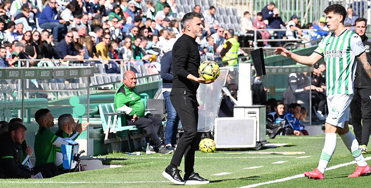 Iván Ania en la banda de El Arcángel junto a Trillil