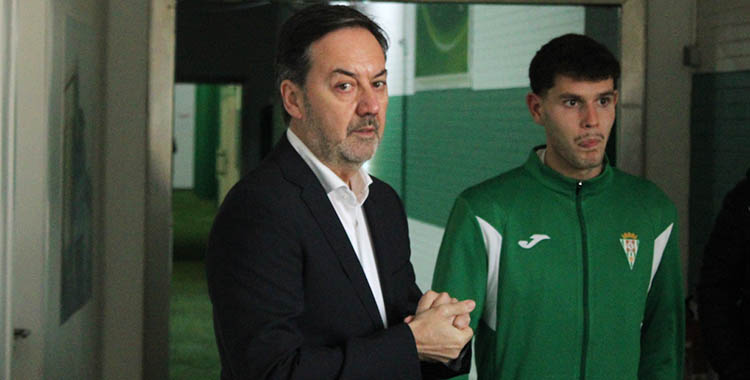 Antonio Fernández Monterrubio junto a Trilli, el que fue segundo fichaje invernal del Córdoba CF.