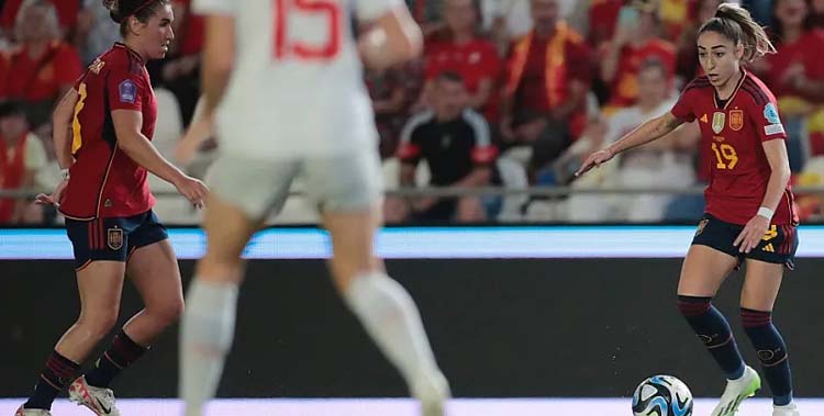 Olga Carmona ante Suiza en la anterior visita de la selección española a Córdoba.