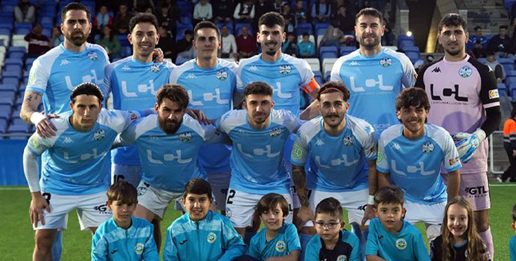 Formación inicial del conjunto celeste ante el Chiclana.