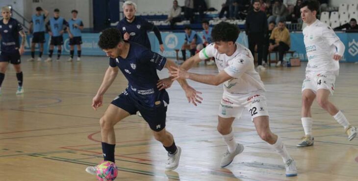 Lance del último partido del Córdoba Futsal Patrimonio en El Pinatar.