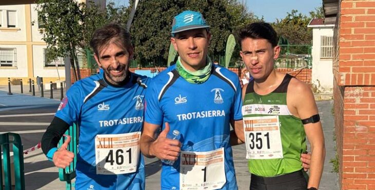 Podio masculino de la Carrera Trinitarios.