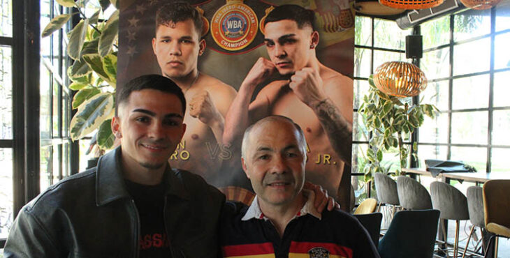 De padre a hijo. 'El Balita' Rafa Lozano junto a su hijo en la presentación de la velada del salto al profesionalismo de 'El Balín'.