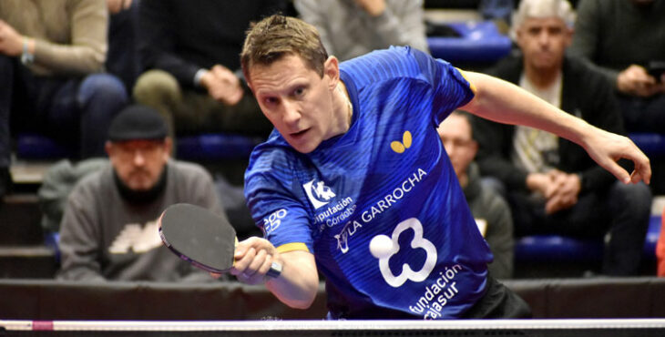 Gardos golpeando la bola durante uno de sus partidos. Foto: Priego Fundación Kutxabank