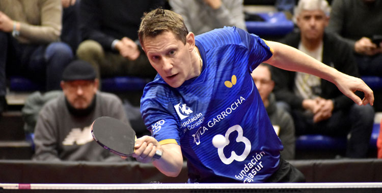 Gardos golpeando la bola durante uno de sus partidos. Foto: Priego Fundación Kutxabank