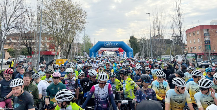 Ciclistas en la salida de la MTB Guzmán el Bueno.