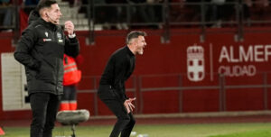 Iván Ania durante el encuentro en Almería.